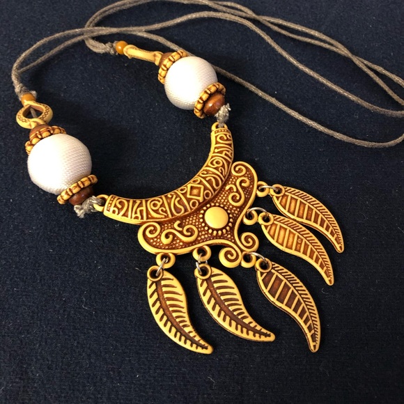 NWOT Ethnic Woman necklace - Picture 2 of 4